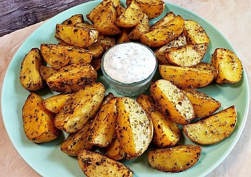 Рецепты. Картошка дольками, запеченная в духовке