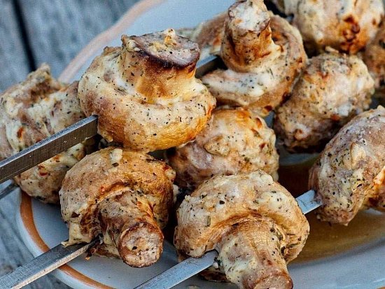 Рецепты. Шампиньоны со сметаной на мангале
